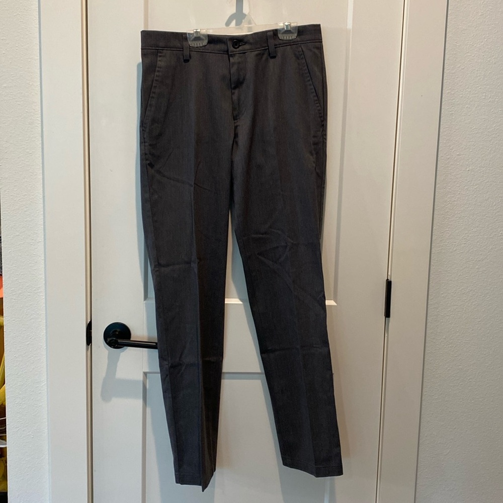 Men’s Dockers Straight Fit.  Stretch Performance.  All Motion‎ Comfort Waistband